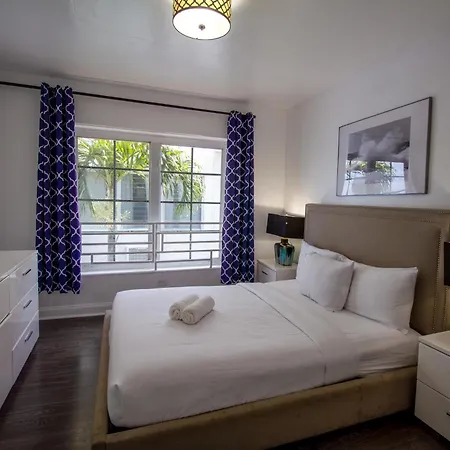 Courtyard Apartments Part Of The Oasis Casita Collection Miami Beach Exterior photo