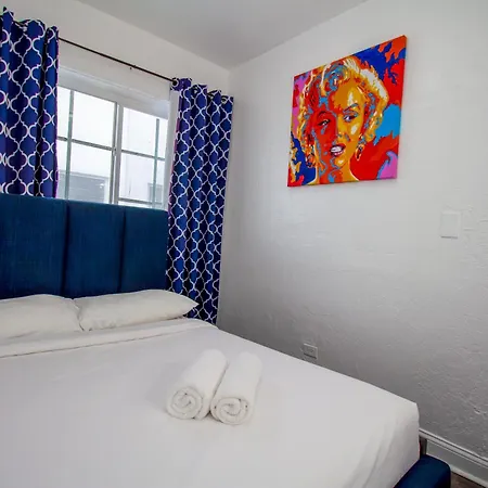 Courtyard Apartments Part Of The Oasis Casita Collection Miami Beach Exterior photo