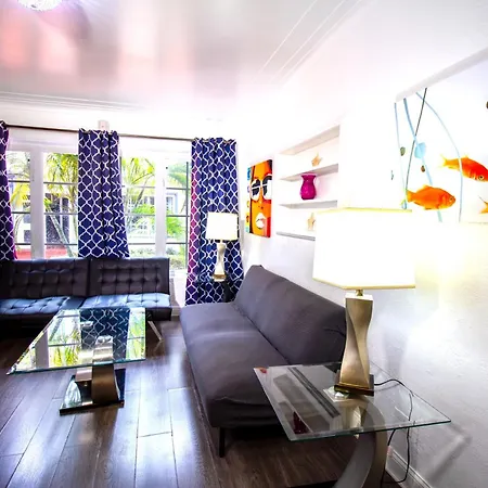 Courtyard Apartments Part Of The Oasis Casita Collection Miami Beach Exterior photo