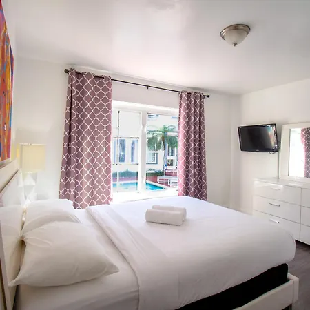 Courtyard Apartments Part Of The Oasis Casita Collection Miami Beach Exterior photo