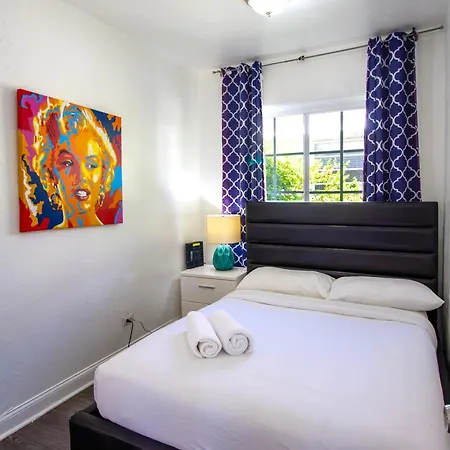 Courtyard Apartments Part Of The Oasis Casita Collection Miami Beach Exterior photo